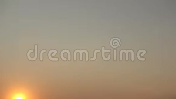 早晨太阳升起的时代背景视频的预览图