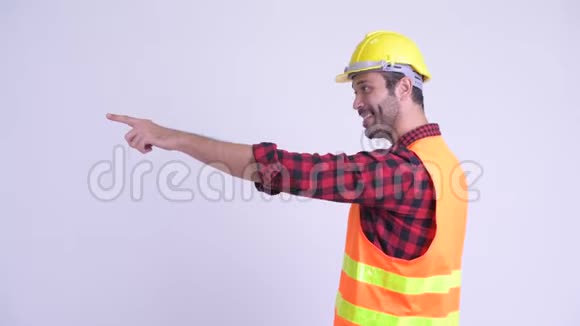 幸福留胡子的波斯人建筑工人指挥视频的预览图