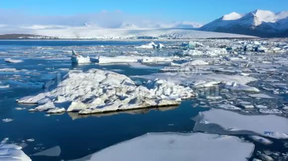 冰岛蓝色冰山泻湖全球变暖视频的预览图