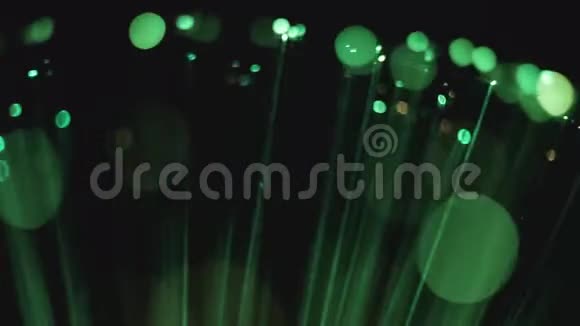 绿色发光抽象背景数字光纤连接概念视频的预览图