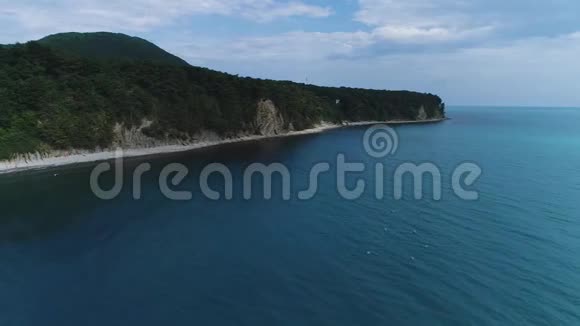 黑海海岸绿松石海野营游泳游客旅游和娱乐地壳构造断层视频的预览图
