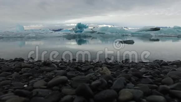 浮冰1视频的预览图