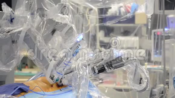 机器人被用于外科手术视频的预览图