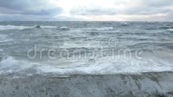 风暴中的大海波视频的预览图