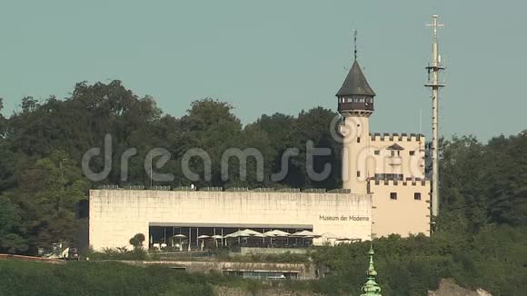 从卡罗林桥到萨尔茨堡内城的景色奥地利莫德内博物馆视频的预览图