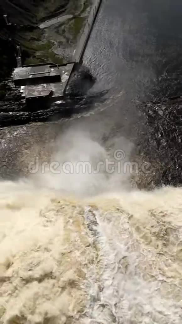 全高清慢镜头蒙莫林西瀑布的鸟瞰图视频的预览图