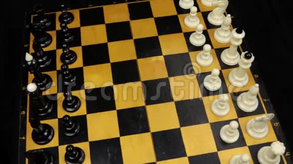 棋盘桌上的棋子全景视频的预览图