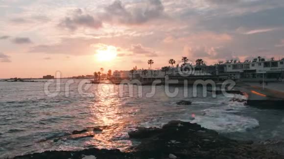 海滩日落码头日落长廊日落日落时的旅游区日落时的玛丽娜粉红色的日落美丽的日落贝阿视频的预览图