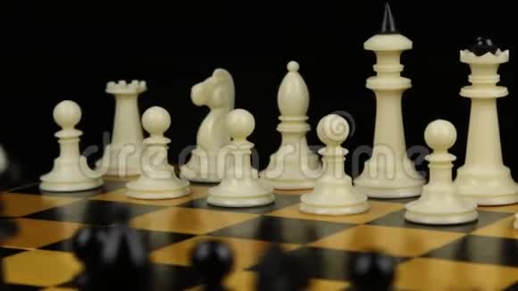 棋盘桌上的棋子全景视频的预览图