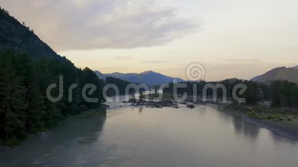 日落时河景视频的预览图