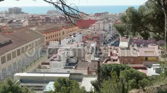 西班牙城镇卡莱尔的生活区及其建筑和生活方式视频的预览图
