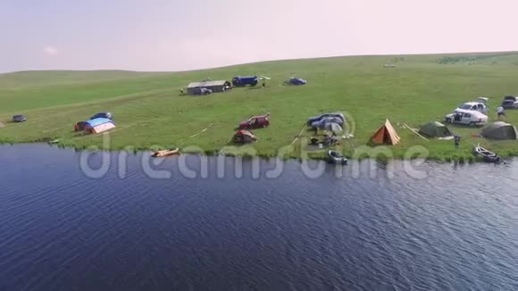 塞尔维亚兹拉蒂伯山空中湖边露营视频的预览图