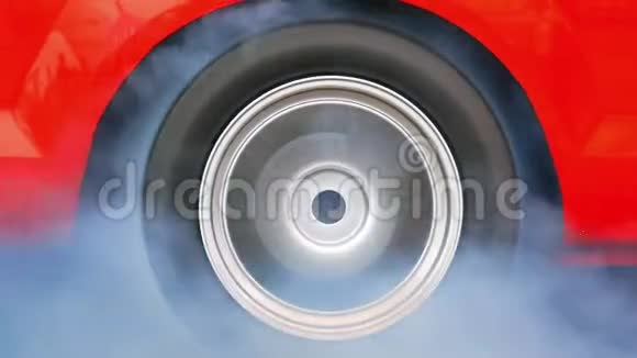 汽车使轮胎在烟雾中升温视频的预览图