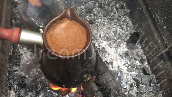 烤架上的土耳其咖啡视频的预览图
