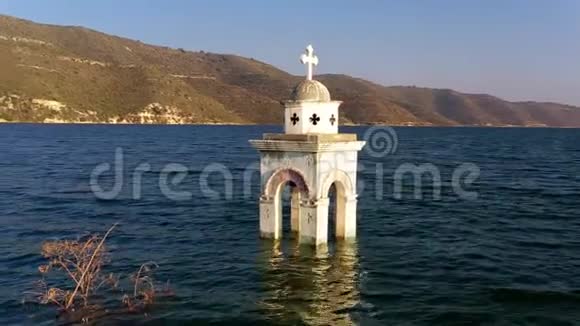 阿拉萨教堂圣尼古拉斯的贝尔弗里塞浦路斯利马索尔区Kouris水坝视频的预览图