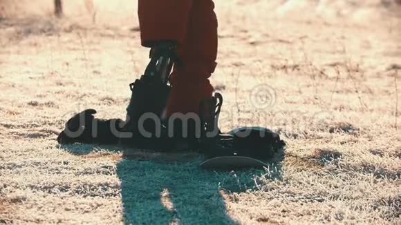滑雪板一个有假肢的人上了滑板视频的预览图