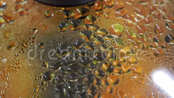 水蒸气泡可以近距离观察锅盖视频的预览图