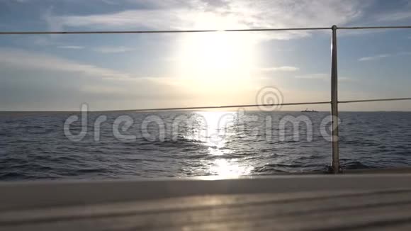 在黑海航行的货船慢动作视频的预览图