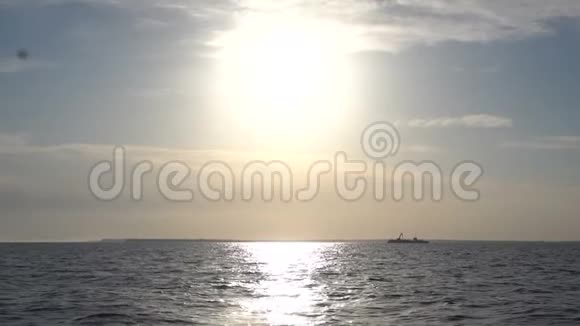 在黑海航行的货船慢动作视频的预览图