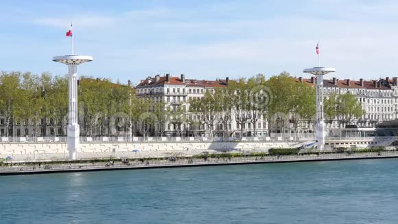 托尼伯特兰航海中心在里昂视频的预览图