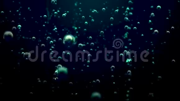在蓝底液体的作用下气泡在水下上升视频的预览图