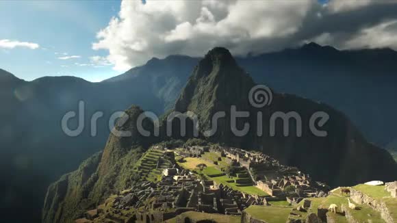 秘鲁阳光明媚的下午马丘比丘的时光流逝视频的预览图
