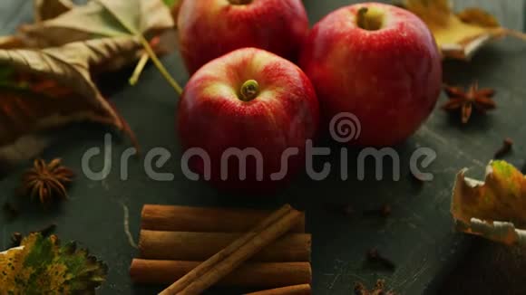 红苹果和香料视频的预览图