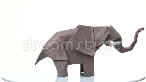 灰色折纸大象视频的预览图