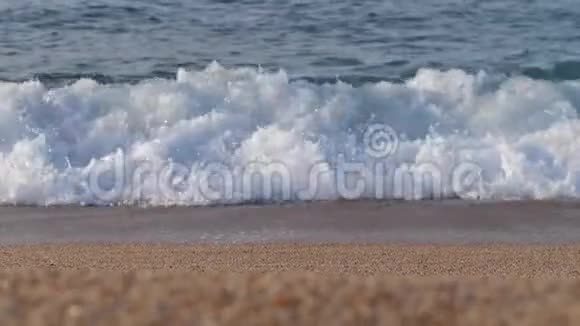 海洋海岸沙滩碧波带海沫4K慢慢视频的预览图