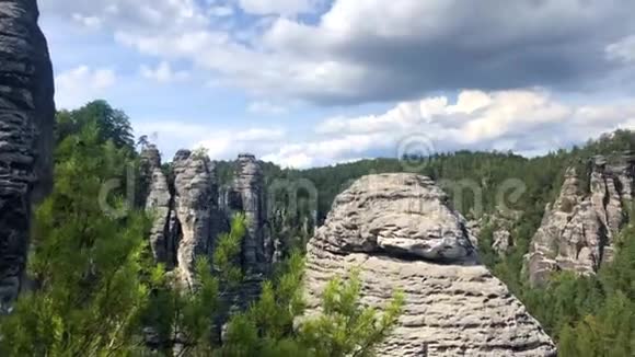 在巴斯蒂岩石上的全景视频的预览图