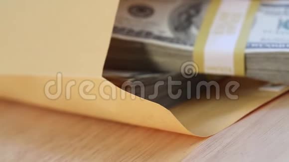 一张一百元钞票的慢盘视频的预览图