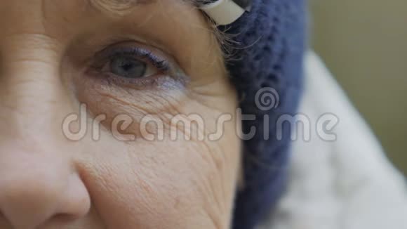 奶奶的视力视频的预览图