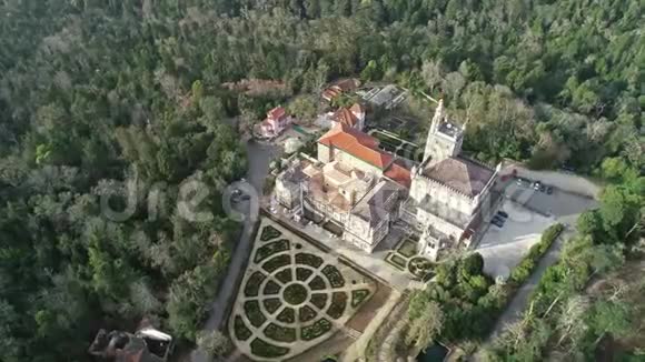 环绕布萨科公园和宫殿的空中景观视频的预览图