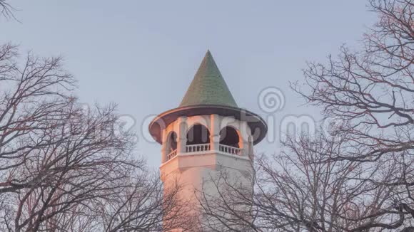 明尼阿波利斯地标性建筑女巫帽水塔在冬季暮色中的日落光特写镜头4KUHDTi视频的预览图