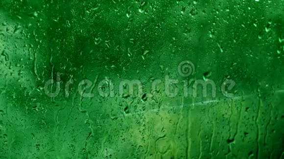 湿玻璃背景水滴绿窗视频的预览图