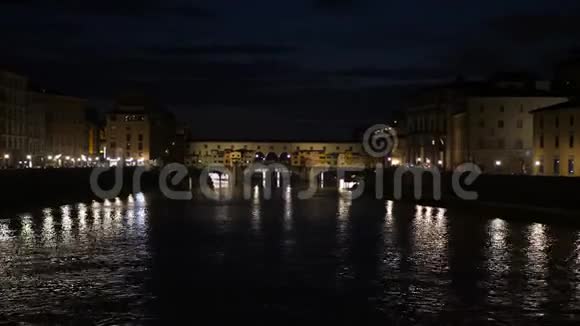 意大利佛罗伦萨历史桥庞特韦奇奥夜景视频的预览图