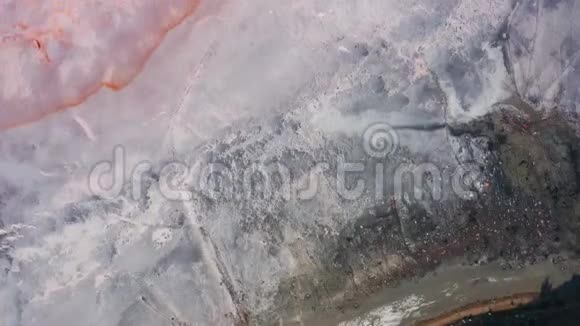 克里米亚粉红湖的鸟瞰图视频的预览图