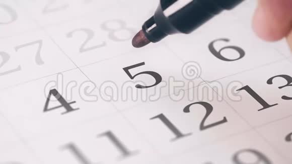 在日历中标出每月的第五个5天变成到期提醒视频的预览图