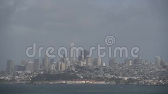 从另一边看雾中的旧金山视频的预览图