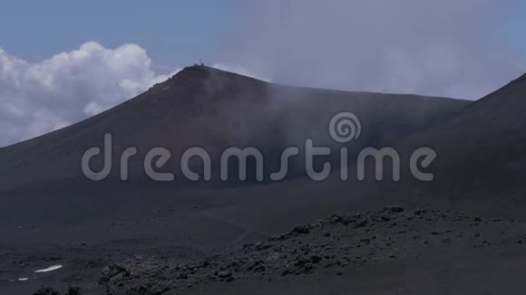 埃特纳火山表面的全景云蒸过山意大利西西里视频的预览图