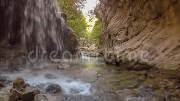 希腊内达瀑布探险视频的预览图