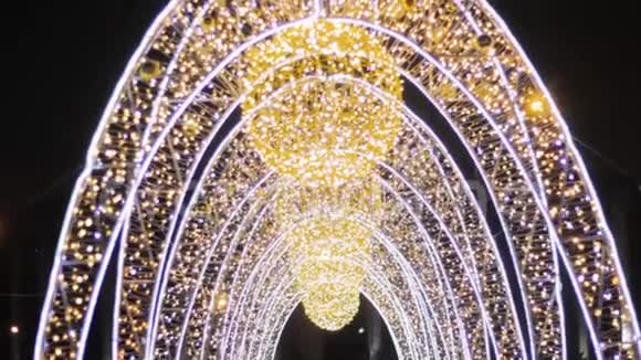 照亮的假日拱门模糊的波克金月色视频的预览图