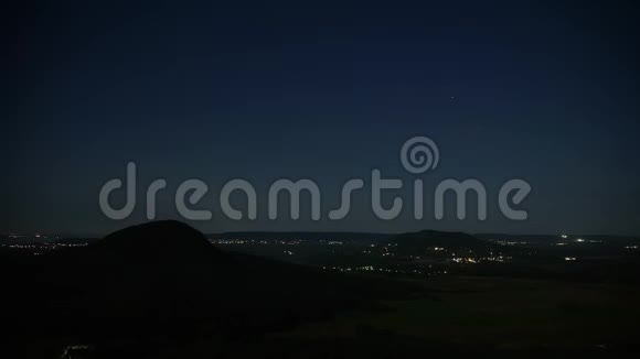 匈牙利巴拉顿湖附近夜间的时间间隔镜头视频的预览图