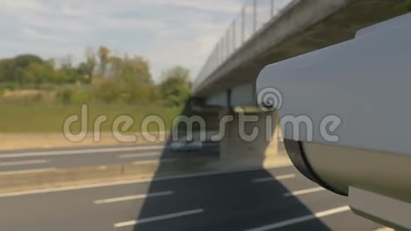 道路和高速公路监控安全摄像头检测到移动视频的预览图