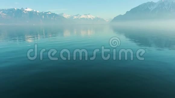 日内瓦湖和山脉瑞士阿尔卑斯山瑞士中弹视频的预览图