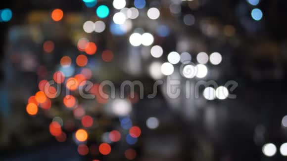 孟买街道上交通灯模糊印度视频的预览图