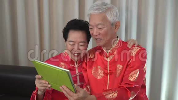 亚洲长者家庭新年庆祝活动视频的预览图