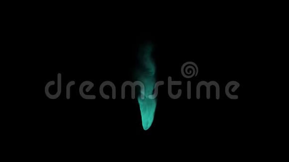 抽象幻想深蓝色魔法烟雾在黑暗中的效果视频的预览图