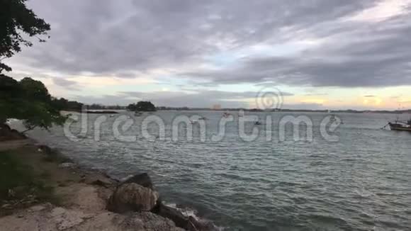 斯里兰卡雨前平静的大海视频的预览图