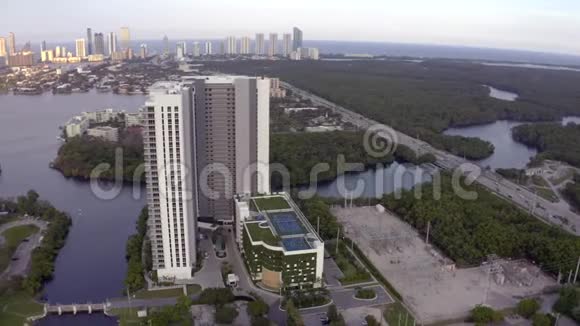 佛罗里达州北迈阿密海滩海港公寓视频的预览图